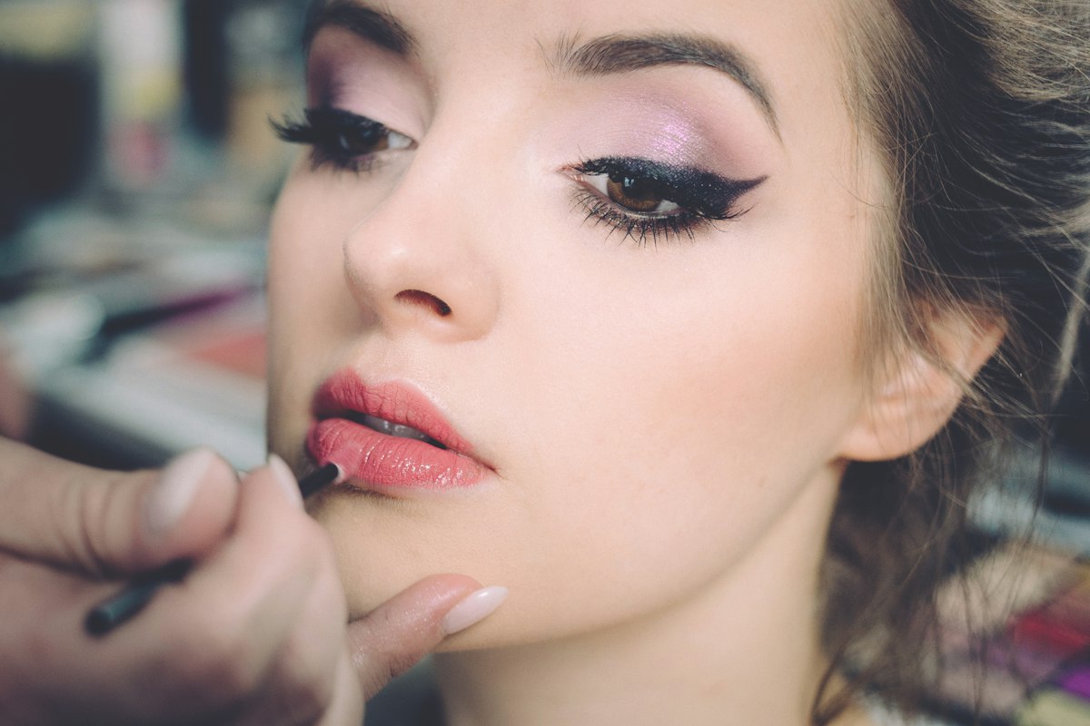 Professionelles Make-up im Studio